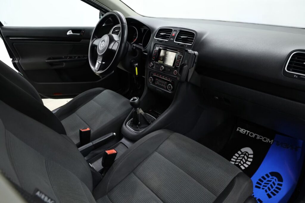 Volkswagen Golf VI