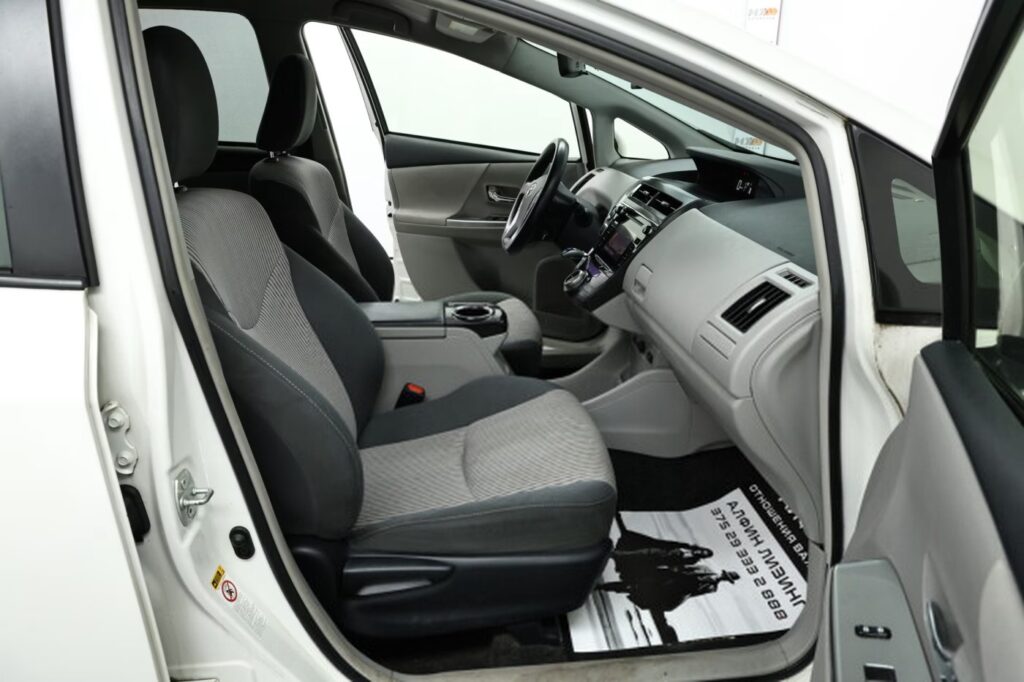 Toyota Prius V(+) ZVW40/41 · Рестайлинг