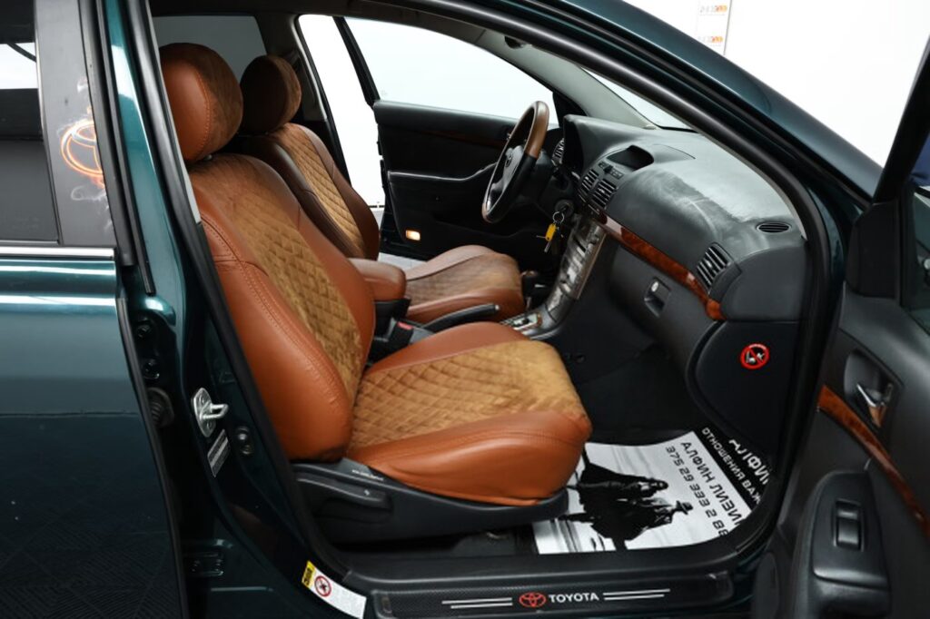 Toyota Avensis II (T250)