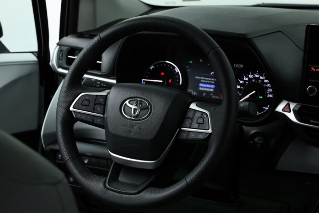 Toyota Sienna IV (XL40)