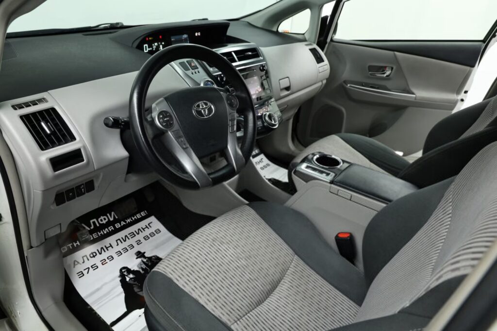 Toyota Prius V(+) ZVW40/41 · Рестайлинг