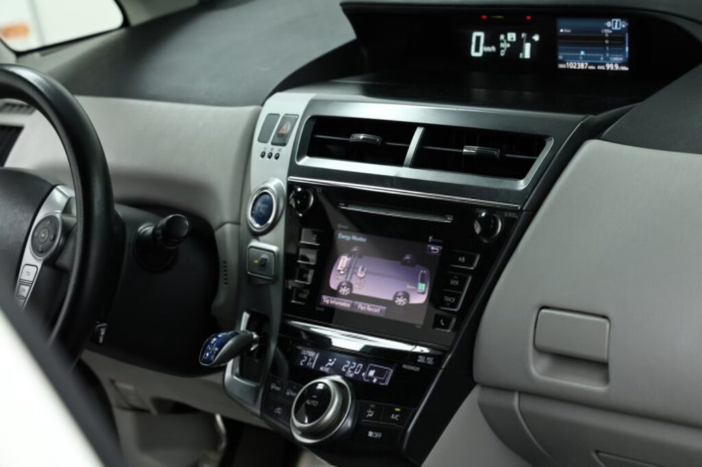 Toyota Prius V(+) ZVW40/41 · Рестайлинг