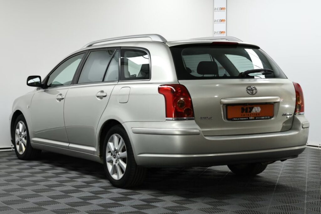 Toyota Avensis II (T250)