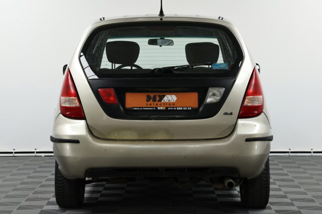 Suzuki Liana I