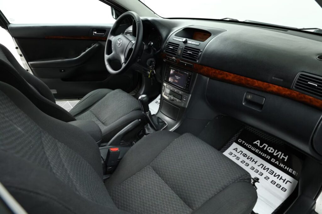 Toyota Avensis II (T250)
