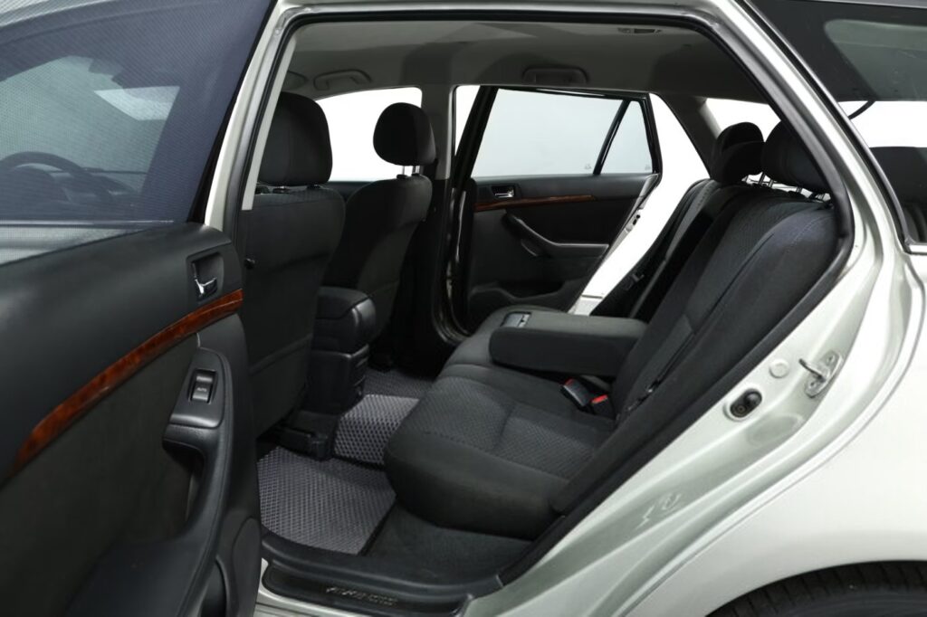 Toyota Avensis II (T250)
