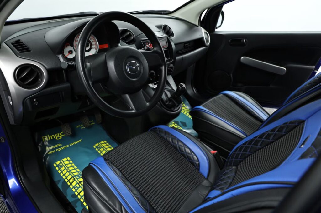 Mazda 2 II
