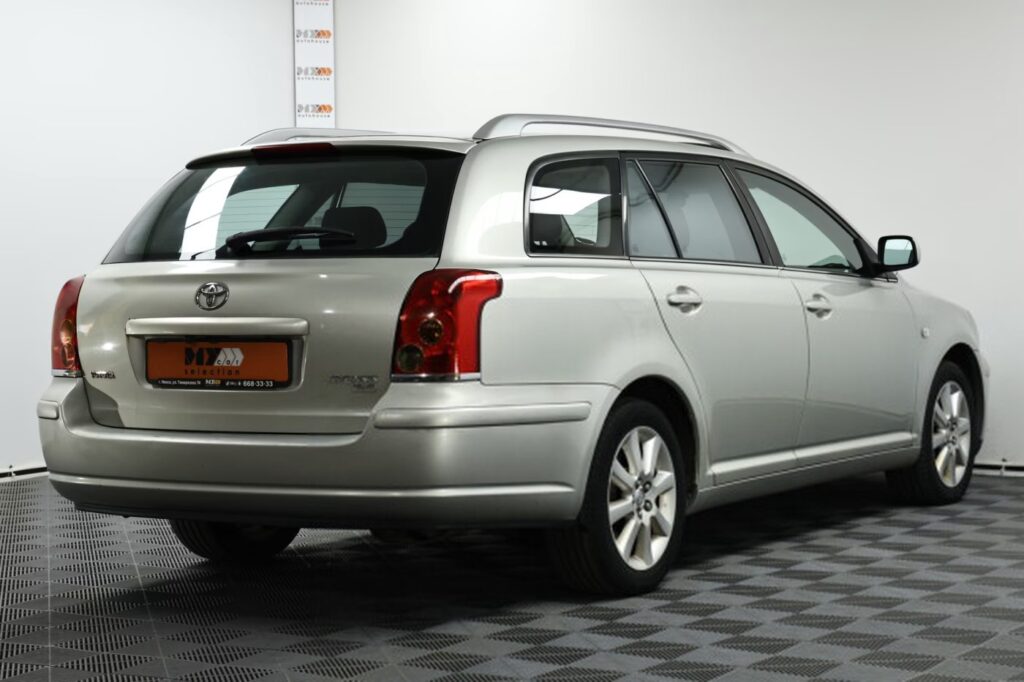 Toyota Avensis II (T250)