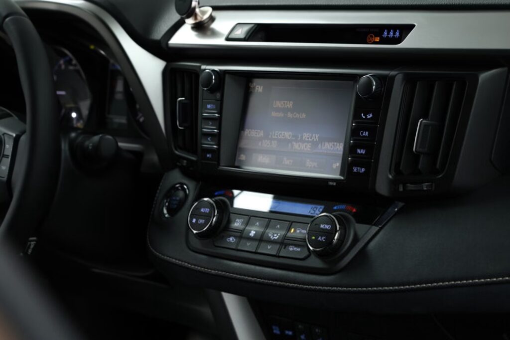 Toyota RAV4 IV (XA40) · Рестайлинг