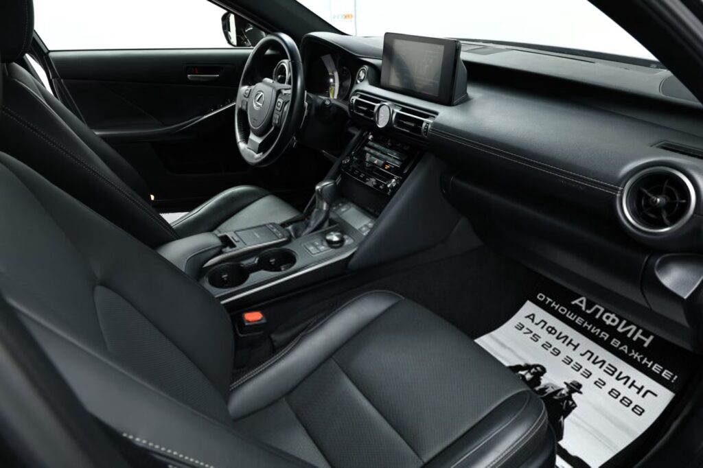 Lexus IS IV
