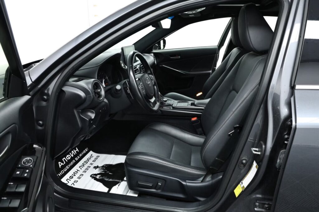 Lexus IS IV