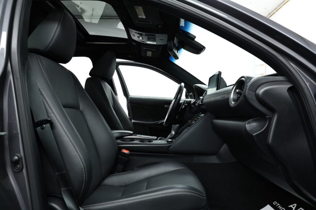Lexus IS IV