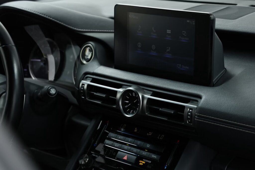 Lexus IS IV