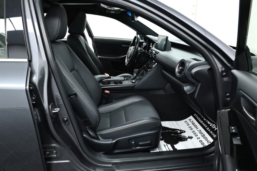 Lexus IS IV