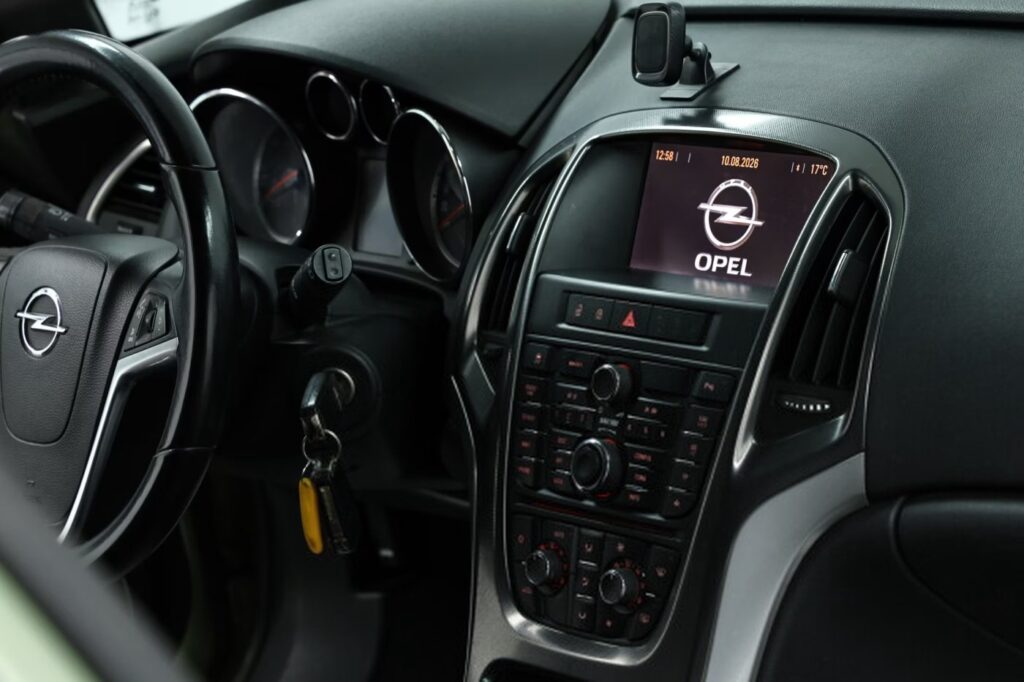 Opel Astra J