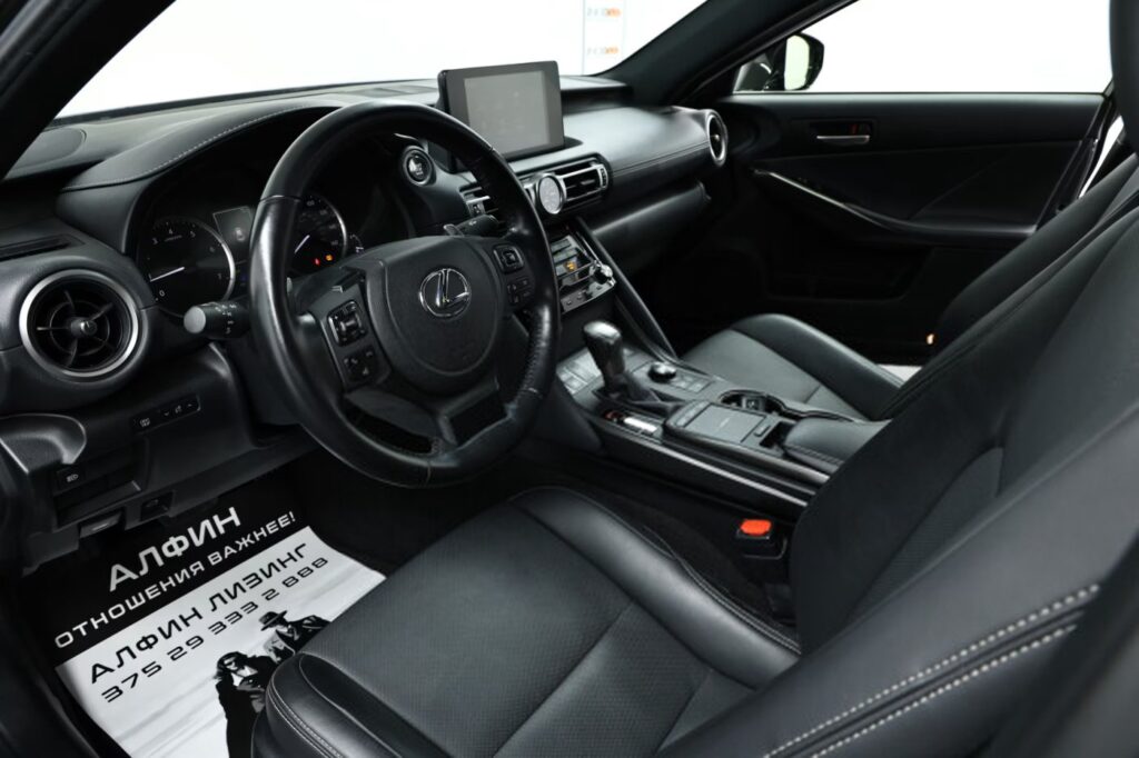Lexus IS IV