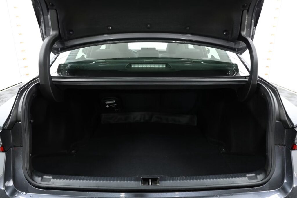 Lexus IS IV