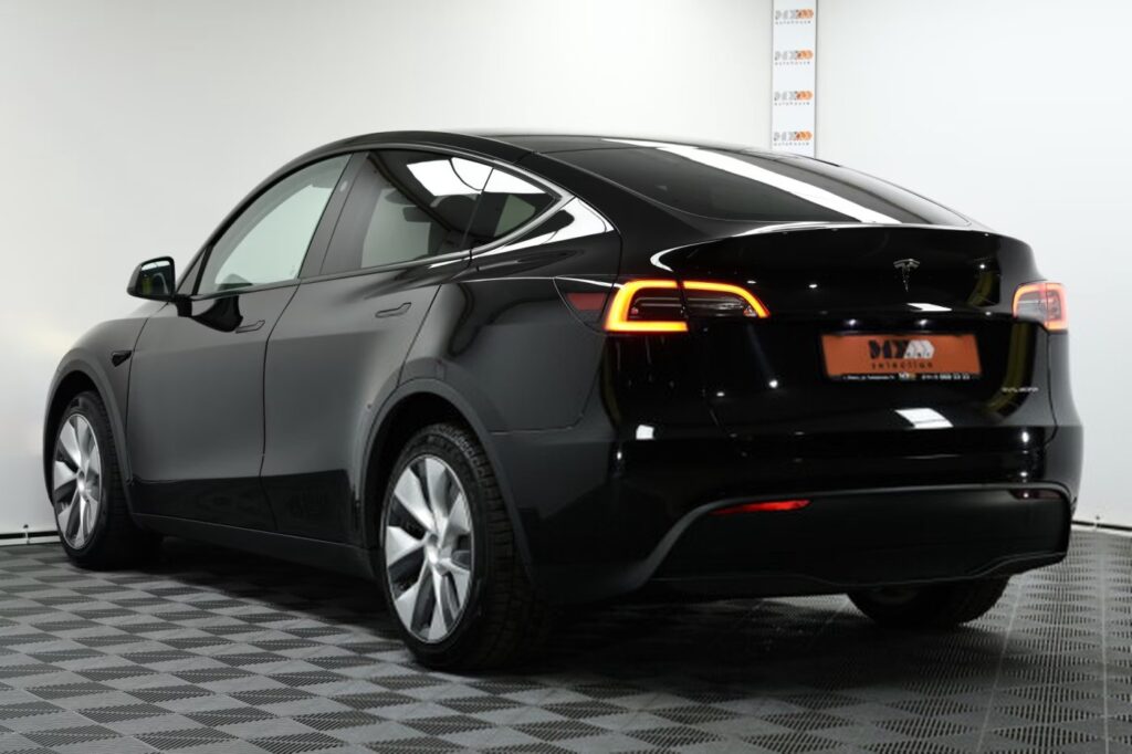 Tesla Model Y I