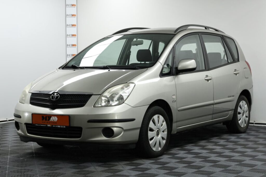 Toyota Corolla Verso I (E120)