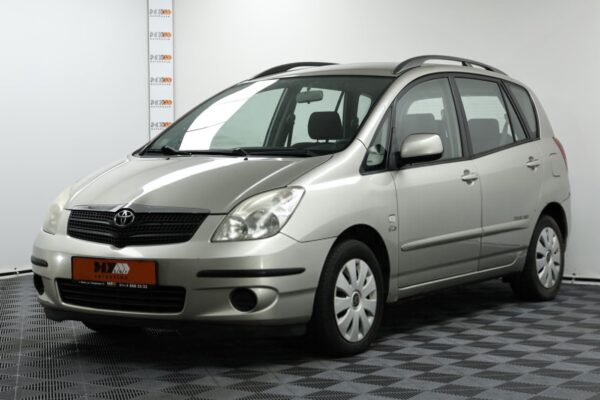 Toyota Corolla Verso I (E120)