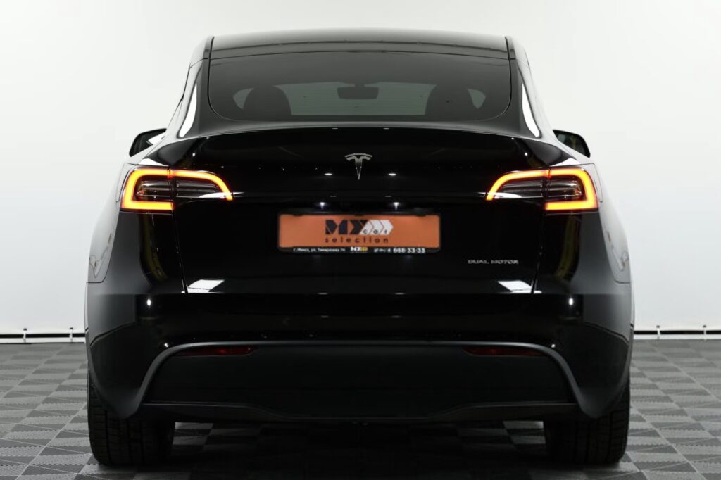 Tesla Model Y I