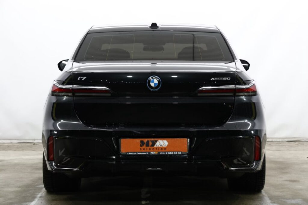 BMW i7 G70