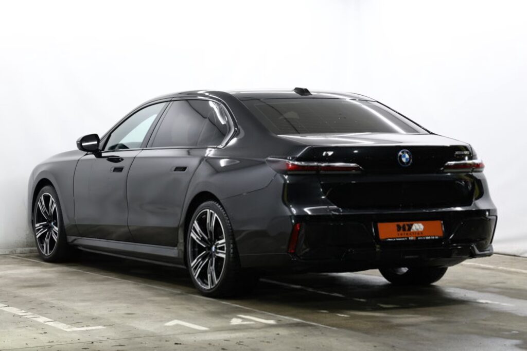 BMW i7 G70